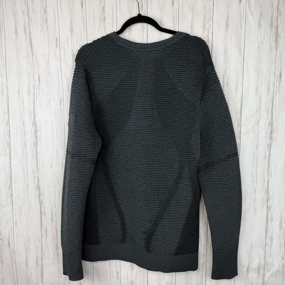 Under Armour intelli-knit long sleeved top XL - Picture 7 of 8